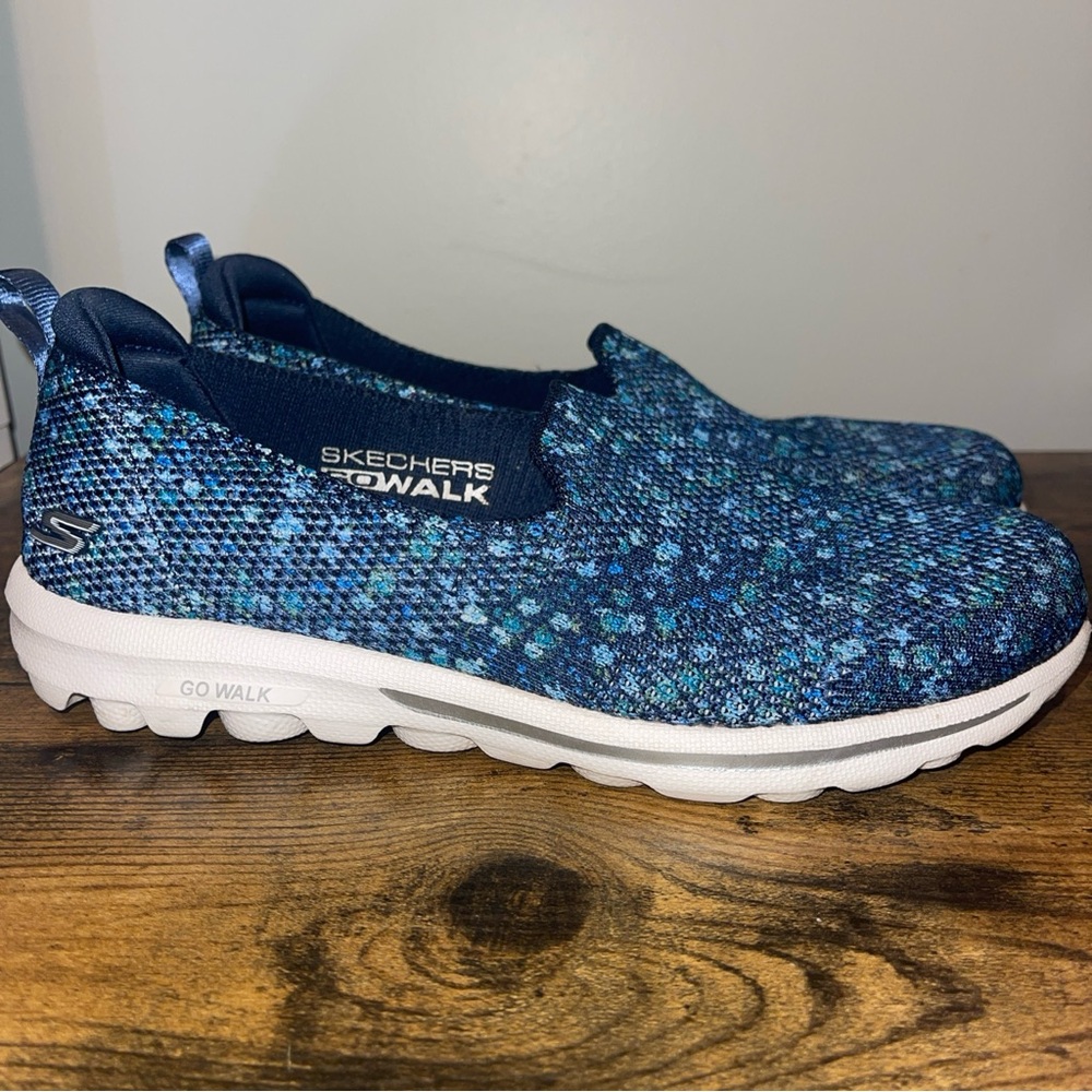 Skechers GOwalk Classic Print Slip-Ons Ocean Blossom Navy Floral Size 7 Comfort
